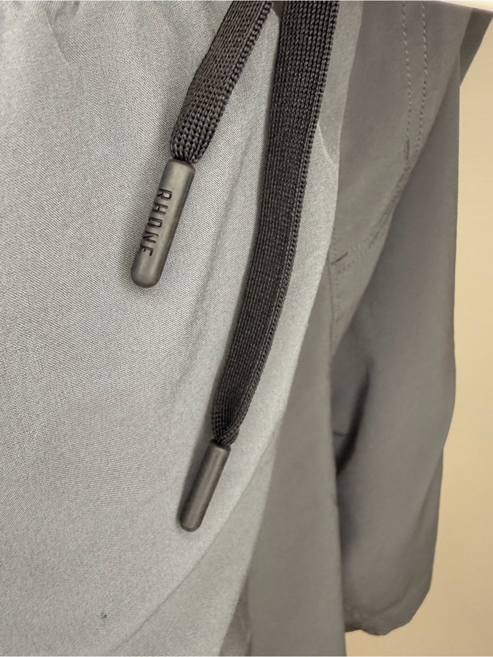 Rhone Essentials Men's Gray Hybrid Athletic Shorts with Pockets Size S - Picture 6 of 7
